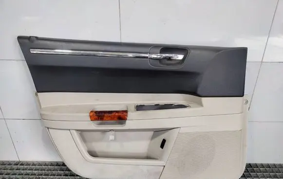 Chrysler 300 - 300C Front door card panel trim