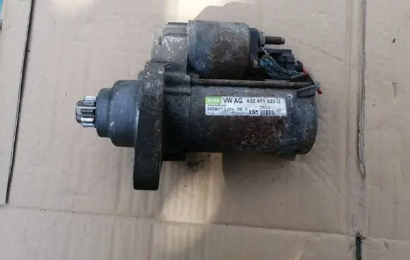 Volkswagen Golf V Starter motor 02Z911023G 2608051284