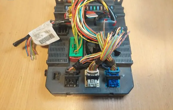 Peugeot 207 Central body control module 9663798380 BSI2004P0700