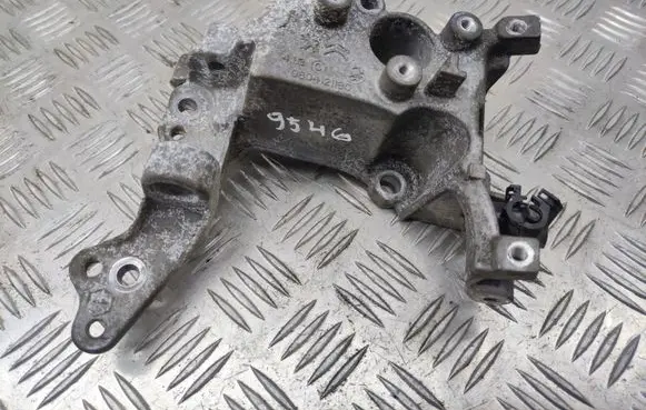 Peugeot 208 Engine mounting bracket 9804121180