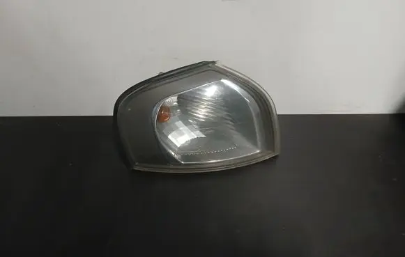 Volvo S80 Front indicator light 88204387