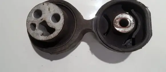 Honda Accord Engine mount bracket