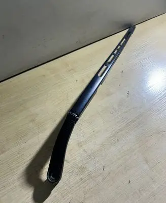 Front wiper blade arm