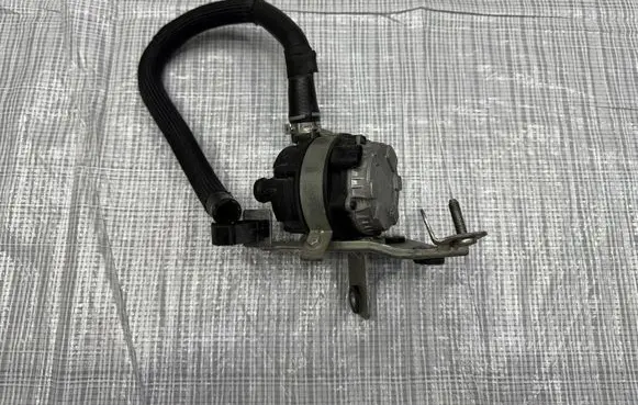 Maserati Quattroporte Water pump 670005347