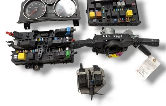 Opel Astra H Engine ECU kit and lock set 5WK9443 55559272