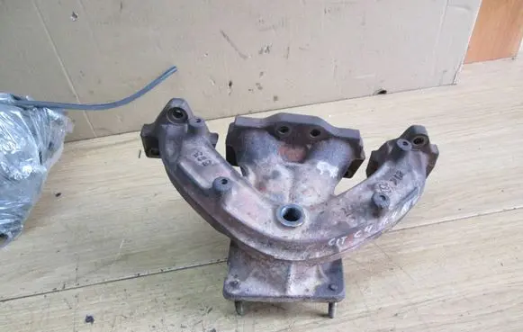 Citroen C4 I Exhaust manifold