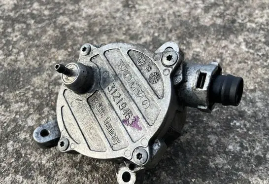 Volvo C70 Vacuum pump 31219463