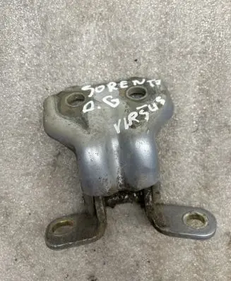 KIA Sorento Rear door upper hinge