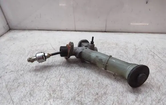 Toyota Land Cruiser (J120) Clutch master cylinder