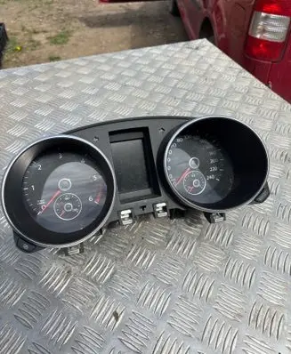 Volkswagen Golf VI Speedometer (instrument cluster) 5K0920860J