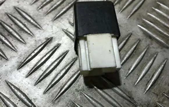 Mitsubishi Lancer Other relay 1567000110 mb629080