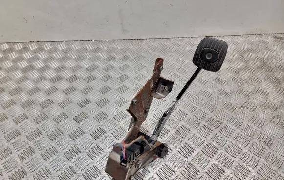 Nissan Note (E11) Brake pedal D07226B