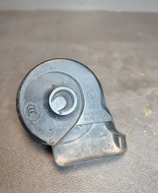 Volkswagen PASSAT B7 Horn signal A046522
