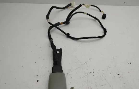 Lexus IS 220D-250-350 Front seatbelt buckle E034501