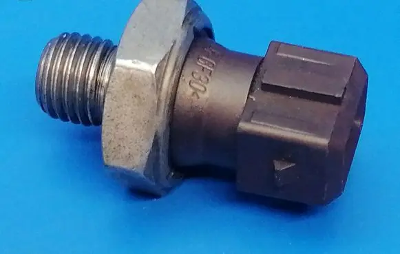 BMW X5 F15 Oil pressure sensor 8611273 861127301