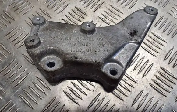 Mercedes-Benz C W204 Engine mounting bracket A6510940039 4002 11387010311