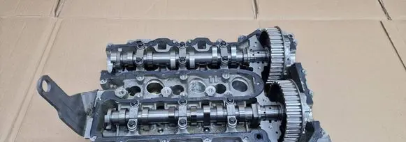 Peugeot 208 II Engine head 9832397080