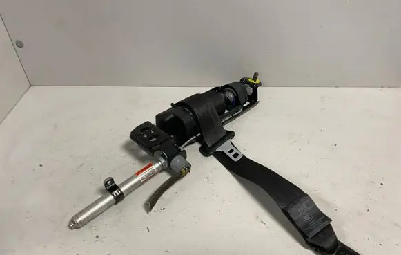 Volvo V50 Front seatbelt 30661789
