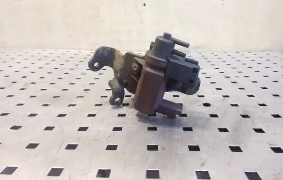 Ford Kuga I Turbo solenoid valve 6G9Q9E882CA