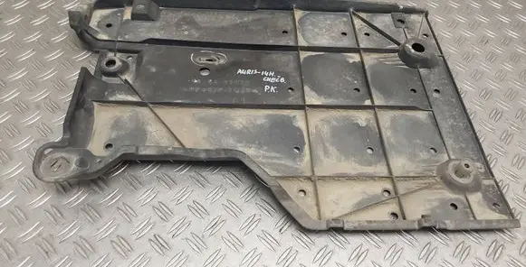 Toyota Auris E180 Center/middle under tray cover 5816602030