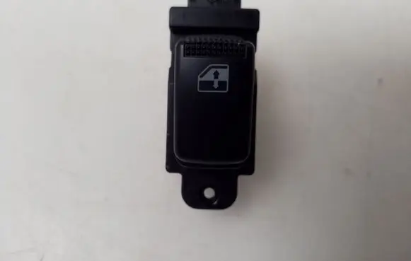 Hyundai Elantra Electric window control switch 935762D000