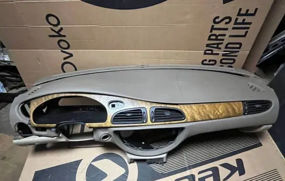 Jaguar X-Type Dashboard