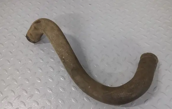 Mercedes-Benz 200 300 W123 Engine coolant pipe/hose