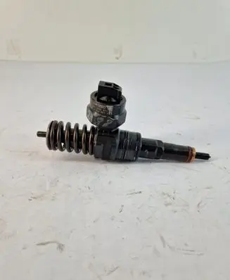 Volkswagen PASSAT B5 Fuel injector 038130073F