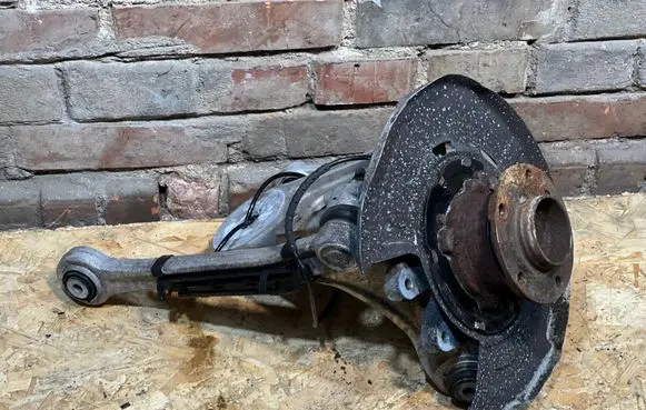 Rear wheel hub spindle/knuckle