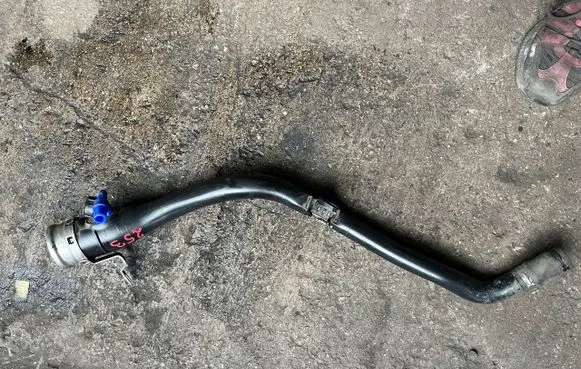 BMW 2 F45 Fuel tank filler neck pipe braknumeruczci