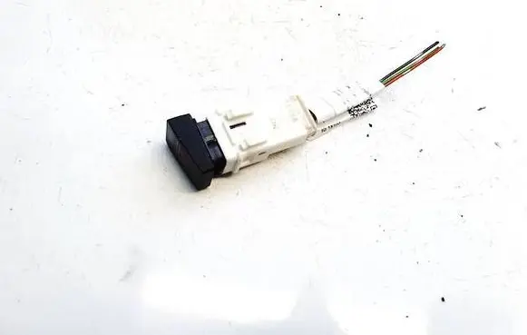 Nissan Qashqai+2 Hazard light switch 