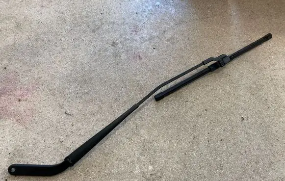 BMW X6 E71 Front wiper blade arm 7153739