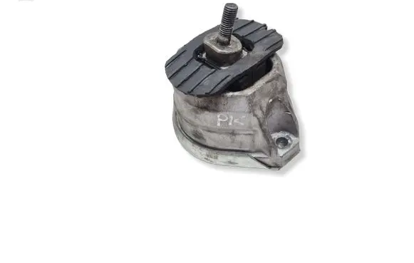 BMW 5 E60 E61 Engine mount bracket 6774620