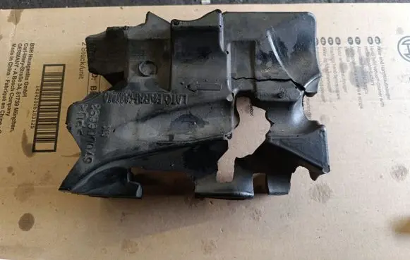 Maserati Ghibli Other engine bay part 670006693