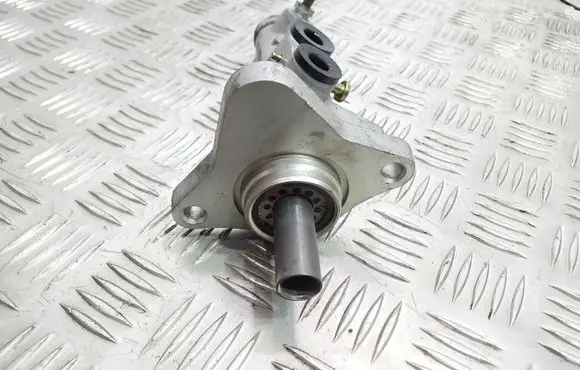 Mercedes-Benz C W203 Master brake cylinder