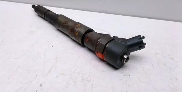 BMW 5 E39 Fuel injector 7785985 0445110048
