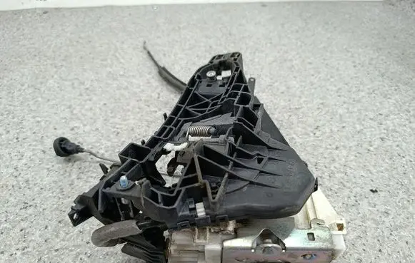 Mercedes-Benz B W245 Front door lock