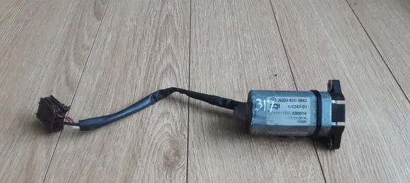 Mercedes-Benz C W203 Seat adjustment motor A2038203842