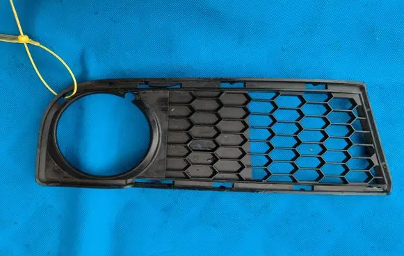 BMW 1 E82 E88 Front bumper lower grill 8045450
