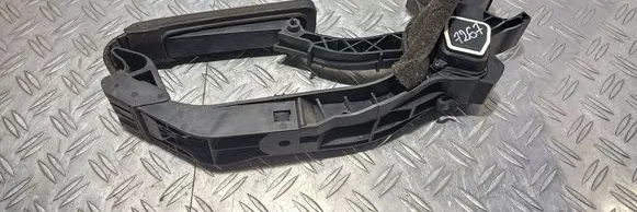 Mercedes-Benz E W211 Accelerator throttle pedal A2113000904 1301151206