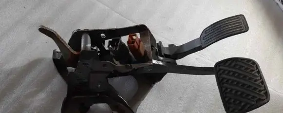 Nissan Leaf II (ZE1) Pedal assembly BMD05D