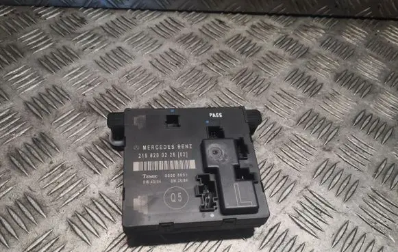Mercedes-Benz CLS C219 Door control unit/module 2198200226 A2198200226