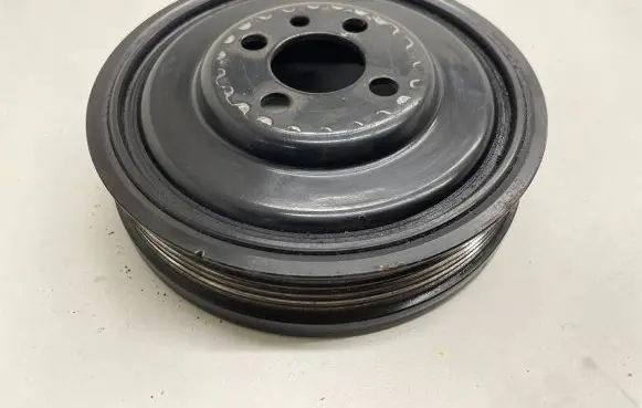 Volkswagen Golf VII Crankshaft pulley 03G105243