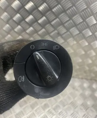 Volkswagen Golf IV Light switch 1C0941531