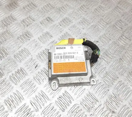 Volkswagen Touareg I Airbag control unit/module 3D0909601E 0285001733