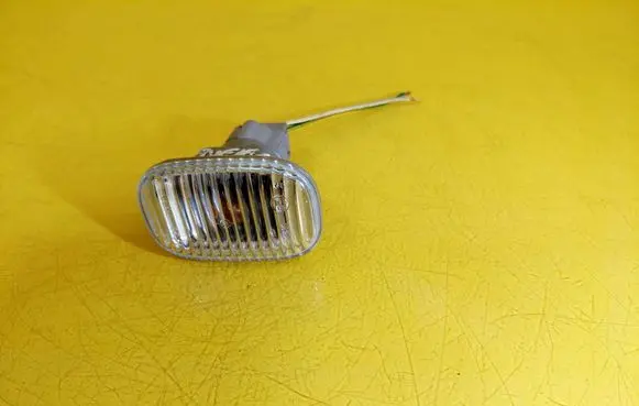 Toyota Avensis T250 Front fender indicator light 