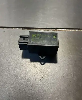 Volkswagen Touareg I Seat heating relay 7L0959772