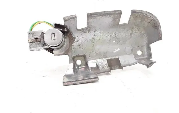 Volvo S40, V40 Front door lock (next to the handle) 