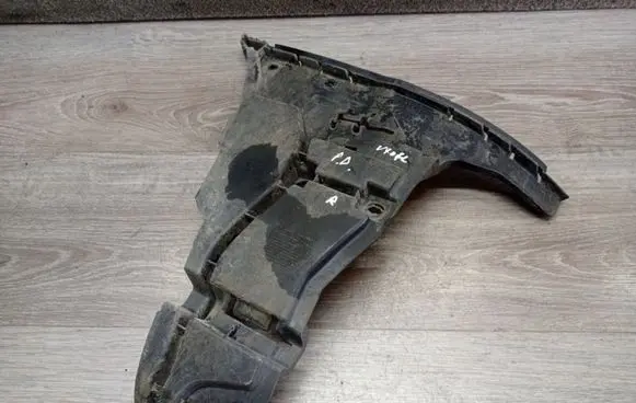 Volvo V70 Front bumper mounting bracket 08693182