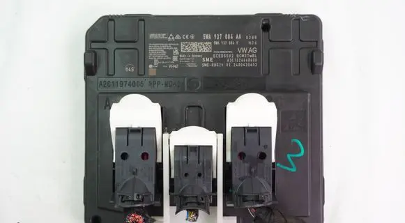 Skoda Superb B5 (3U) Central body control module 5WA937084AA